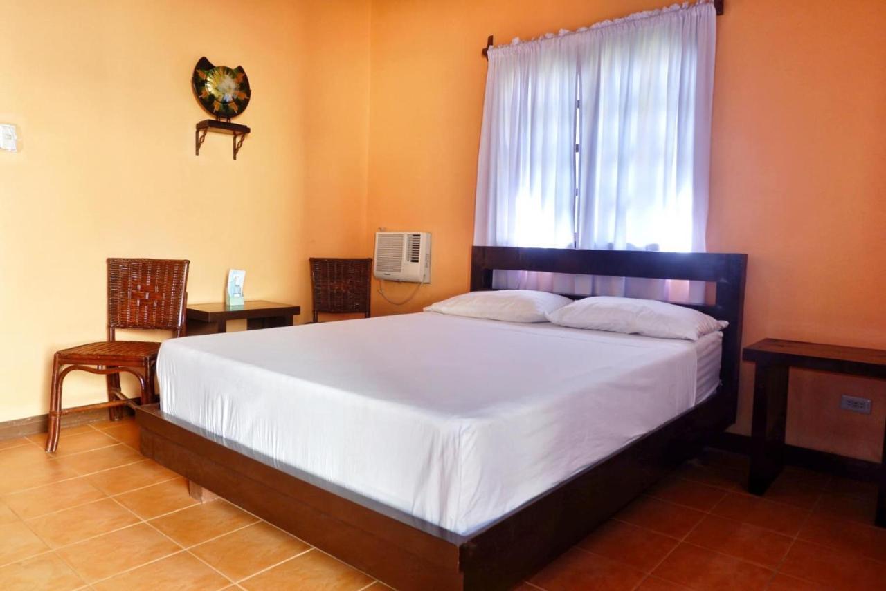 Puesta Del Sol Beach Bungalows And Restobar Mambajao Exterior photo