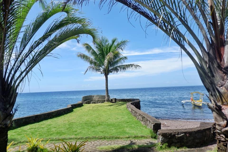 Puesta Del Sol Beach Bungalows And Restobar Mambajao Exterior photo